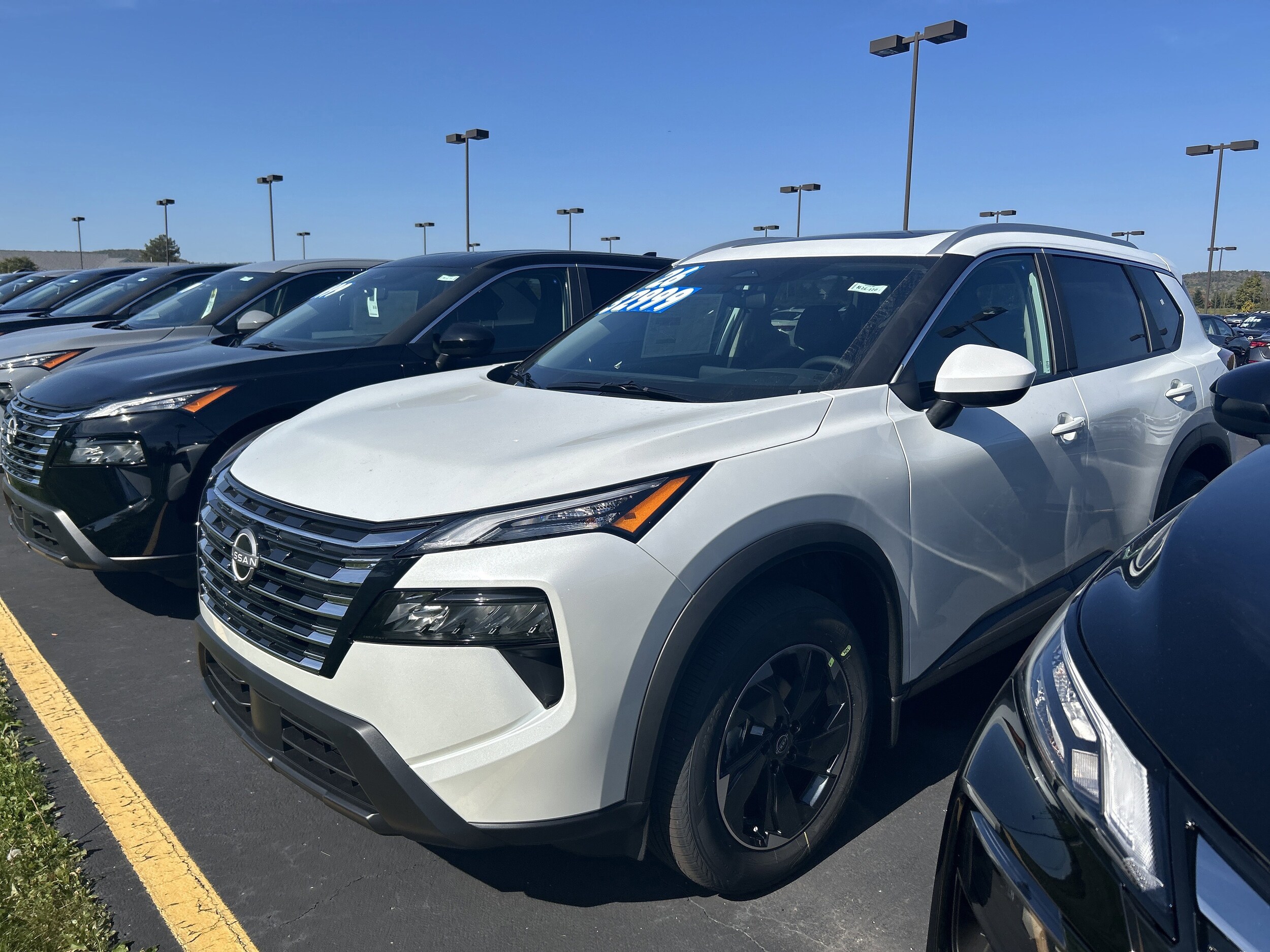 2026 Nissan Rogue SV photo 4