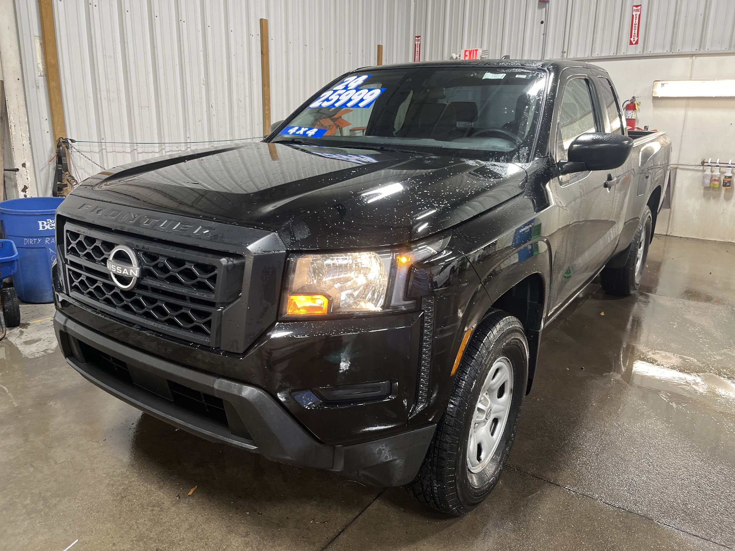 2024 Nissan Frontier S's photo