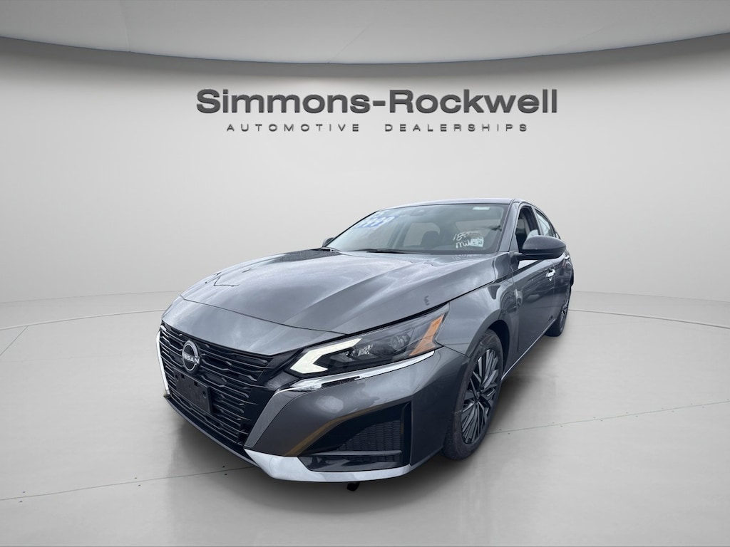 Used 2025 Nissan Altima SV Sedan