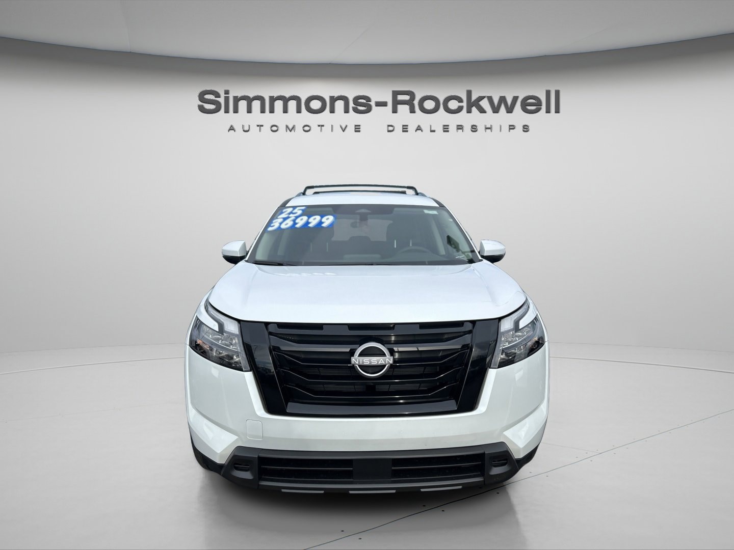 2025 Nissan Pathfinder SV's photo