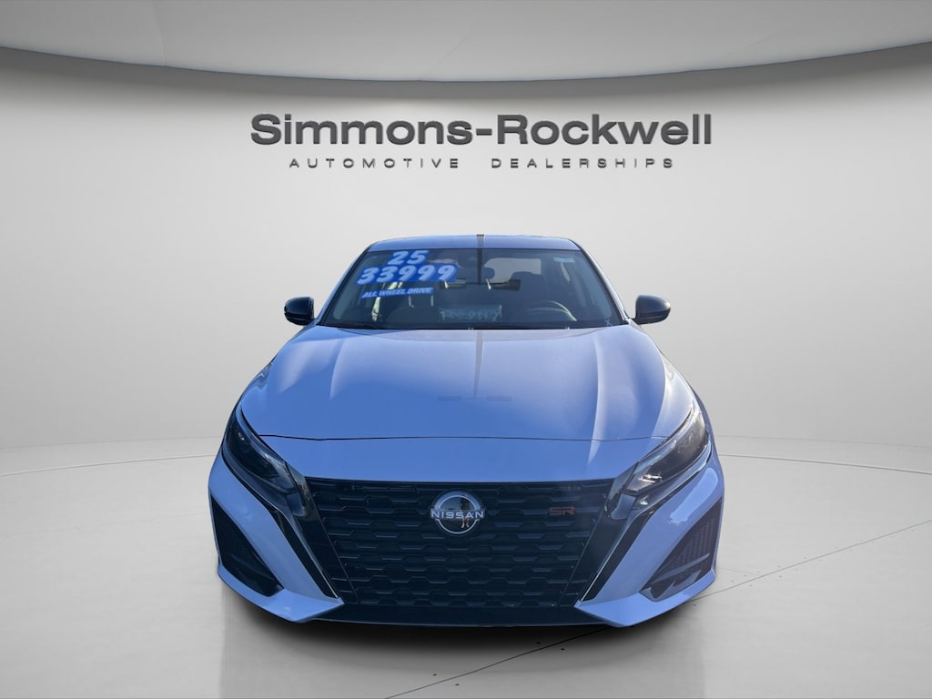 New 2025 Nissan Altima SR Sedan