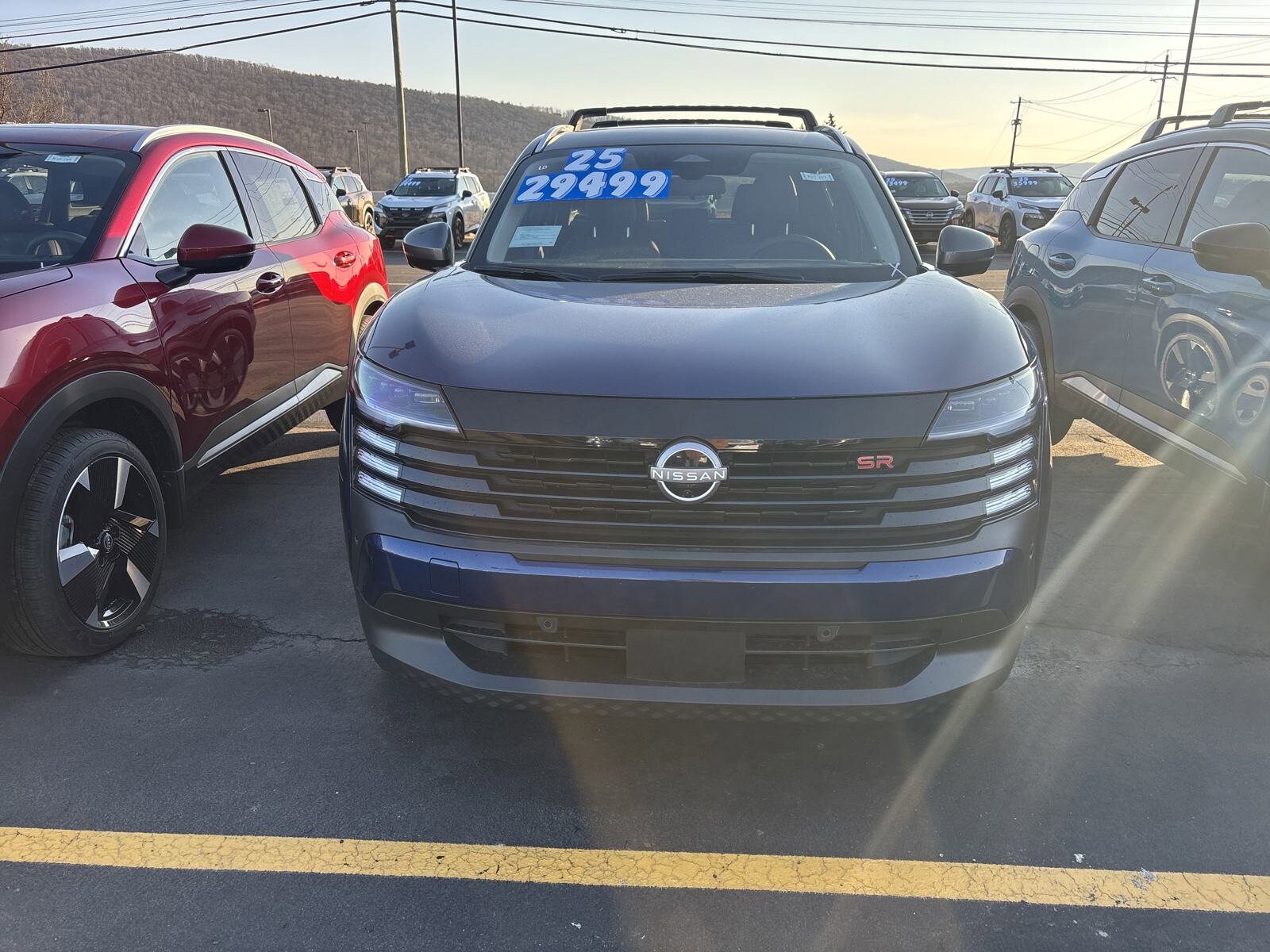 2025 Nissan Kicks SR photo 2