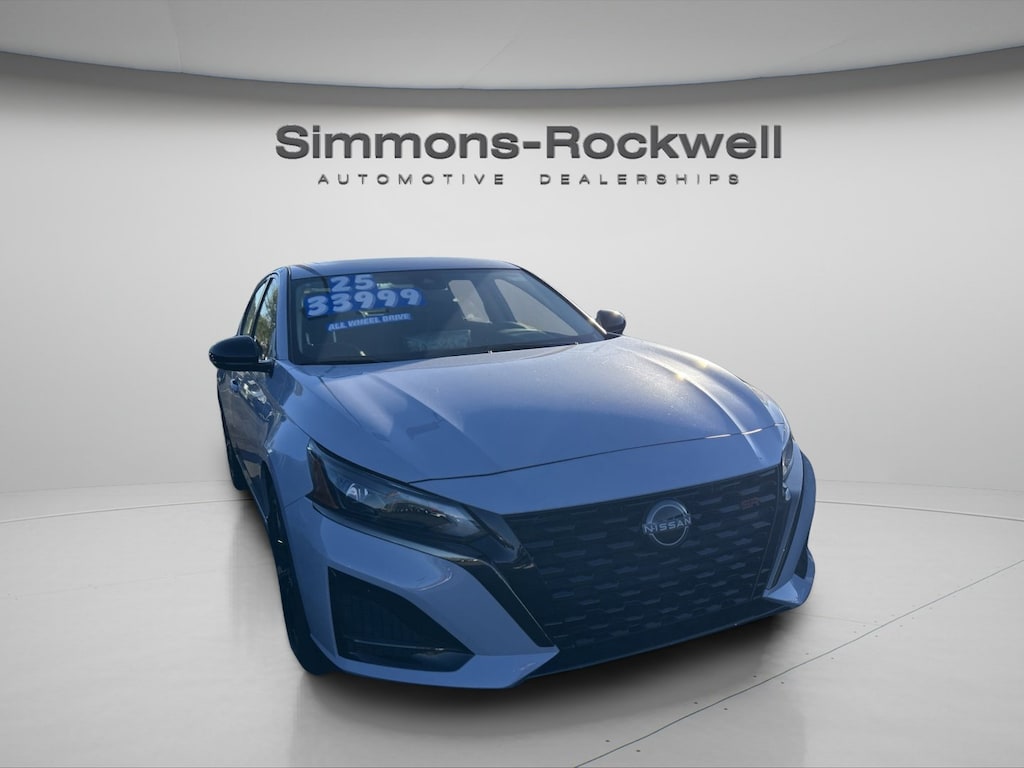 New 2025 Nissan Altima SR Sedan