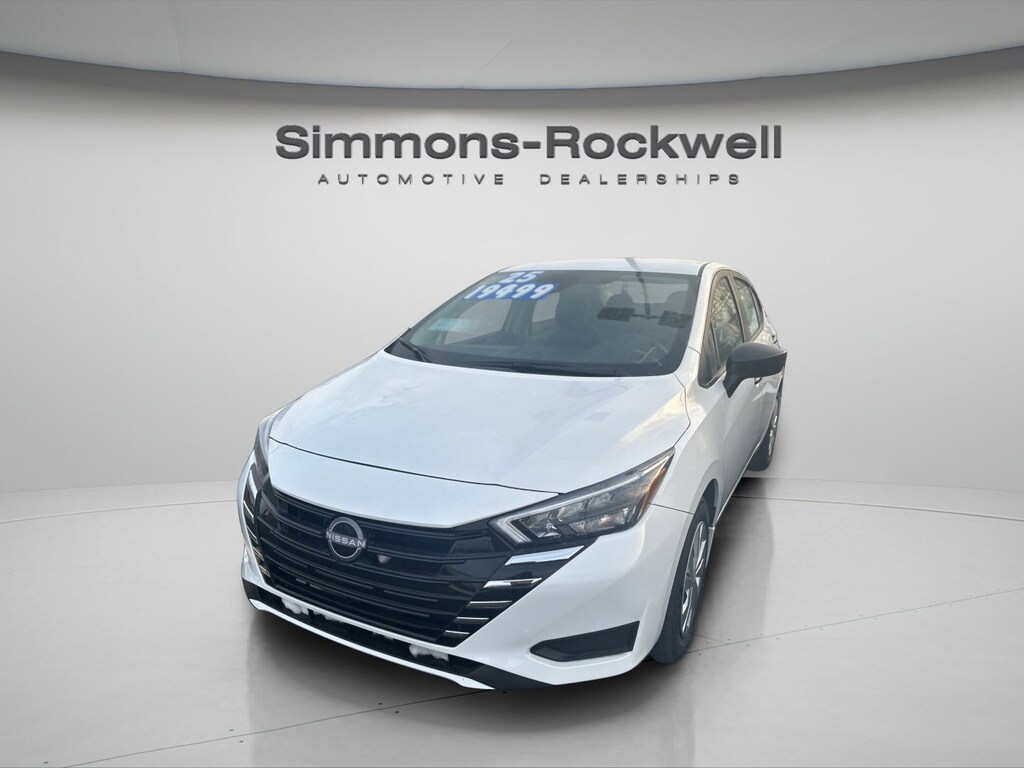 New 2025 Nissan Versa 1.6 S Sedan