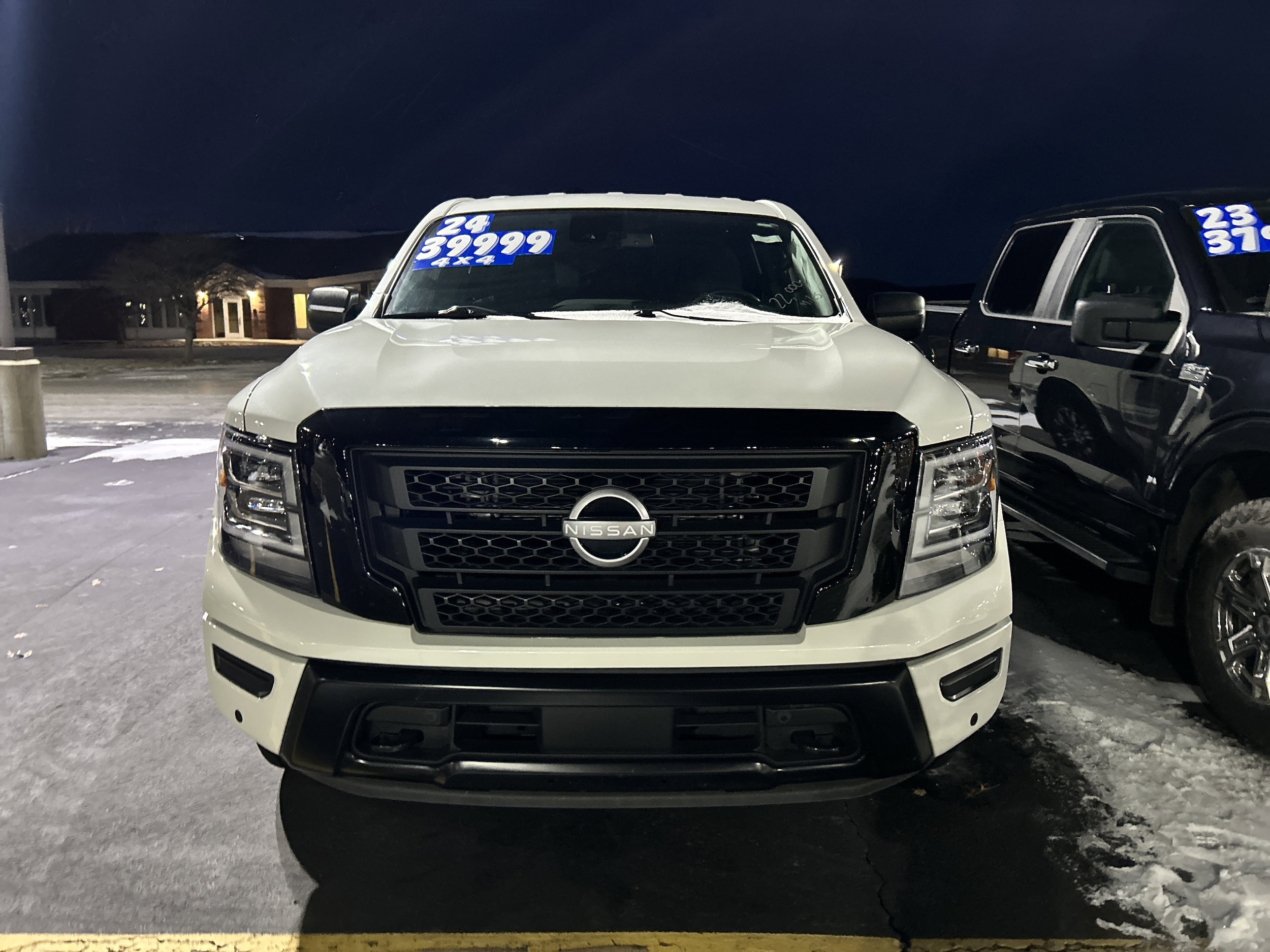 2024 Nissan Titan SV's photo