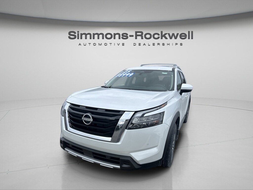 New 2025 Nissan Pathfinder SL SUV