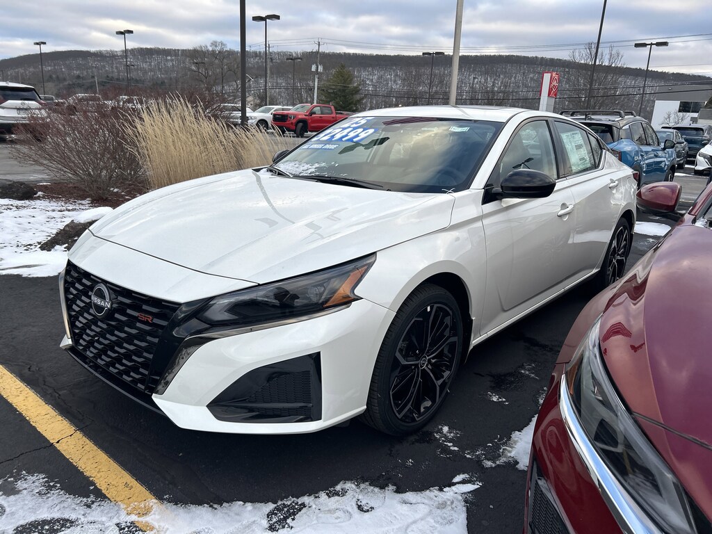 New 2025 Nissan Altima SR Sedan
