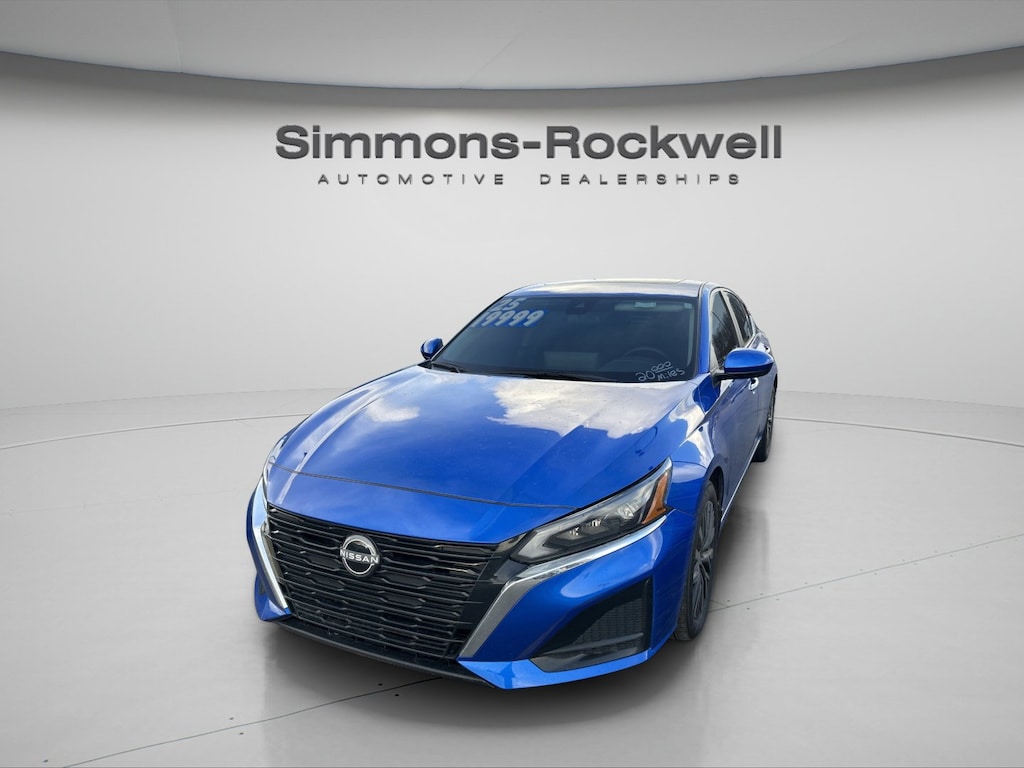 Used 2025 Nissan Altima SV Sedan