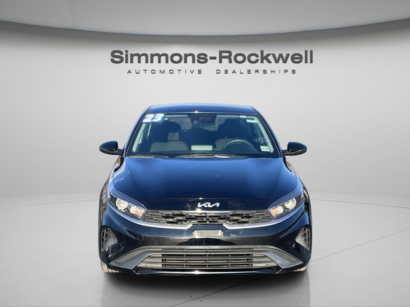 2023 Kia Forte LXS photo 2