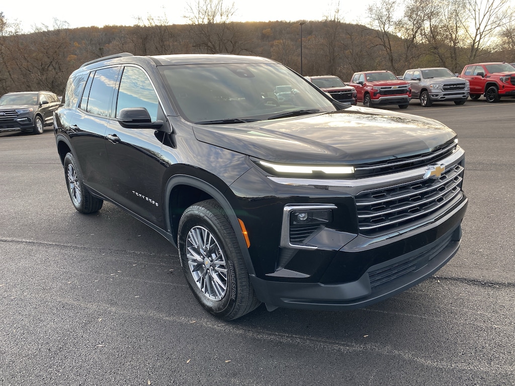 Used 2025 Chevrolet Traverse AWD LT SUV