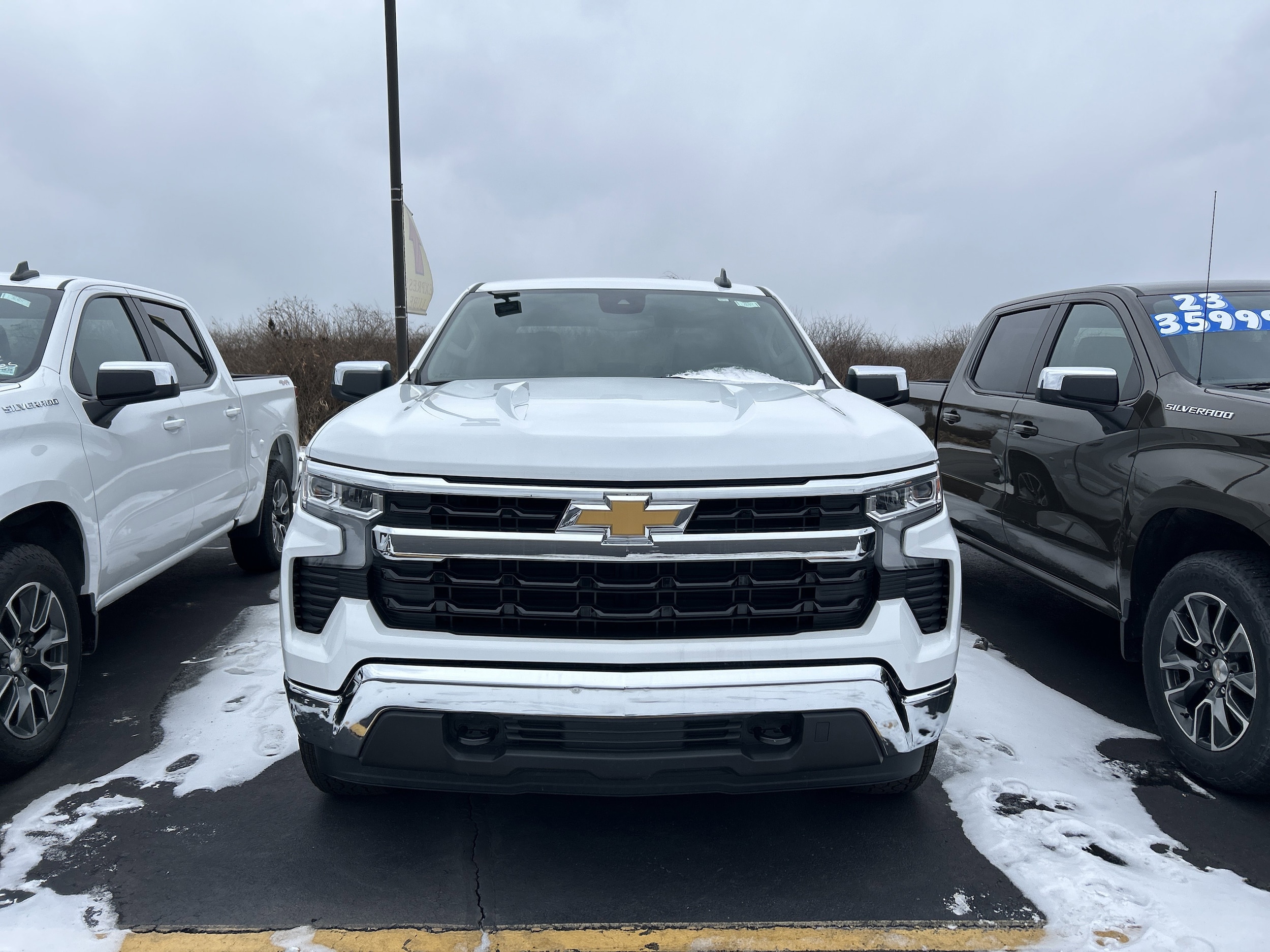 2024 Chevrolet Silverado 1500 LT's photo