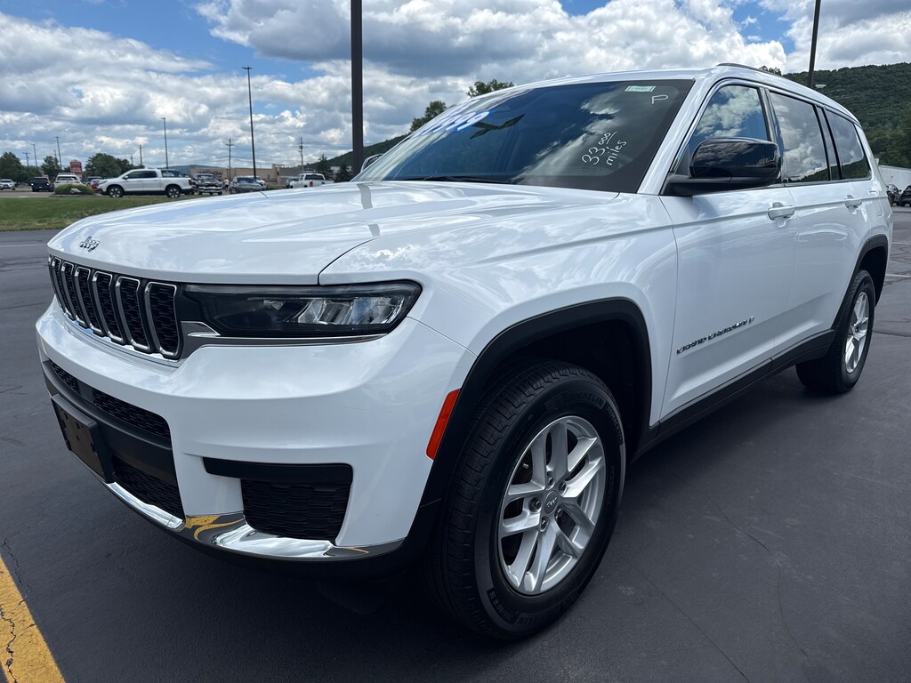 Used 2023 Jeep Grand Cherokee Laredo SUV