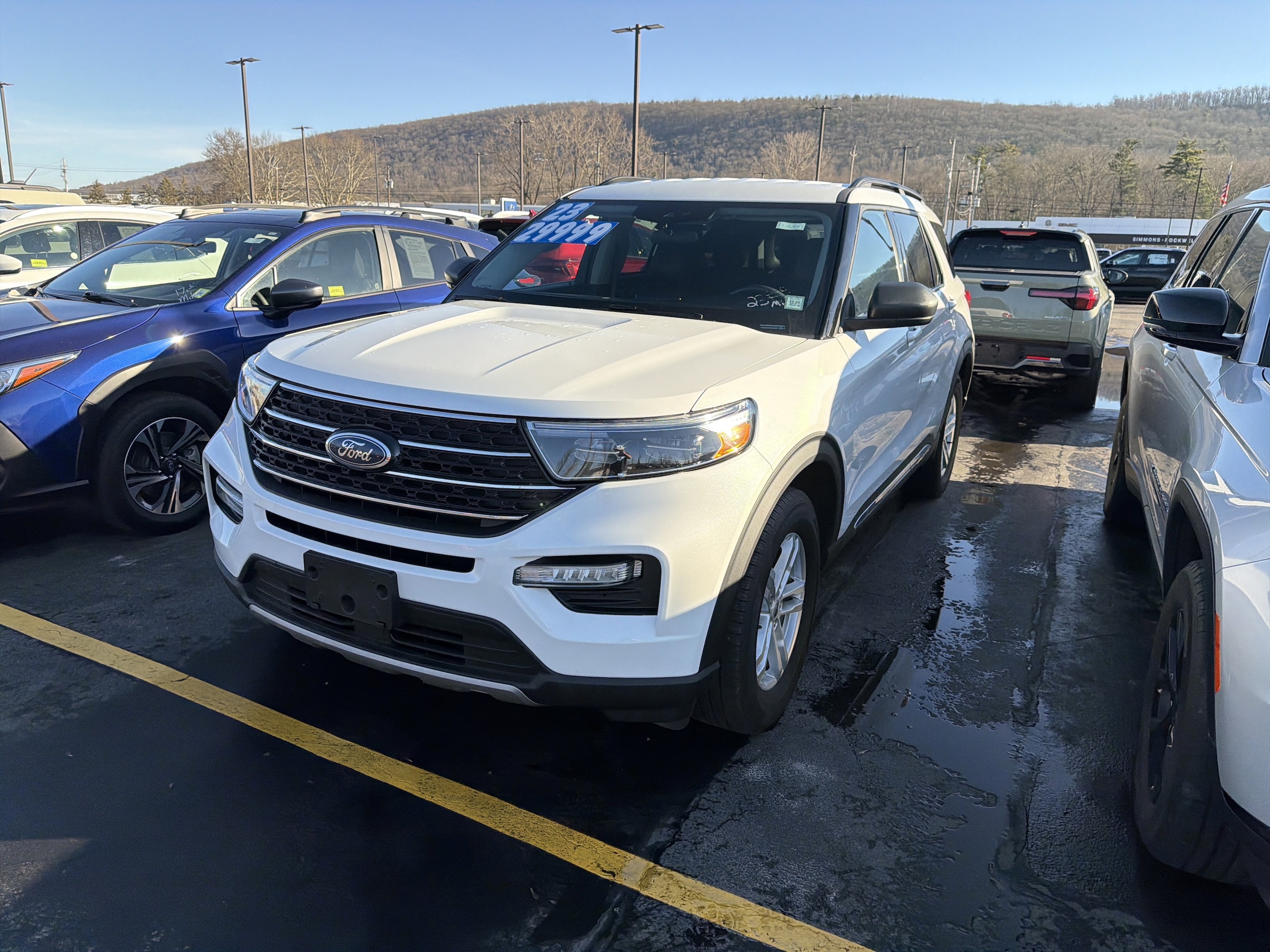 2023 Ford Explorer XLT's photo