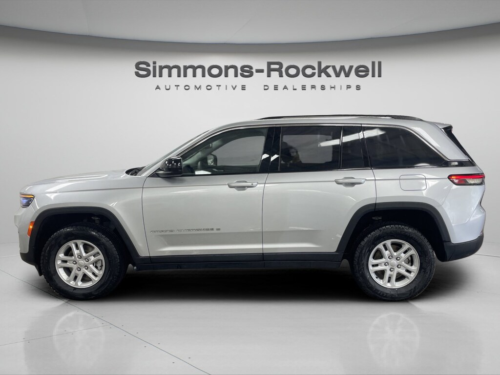 Used 2023 Jeep Grand Cherokee Laredo SUV