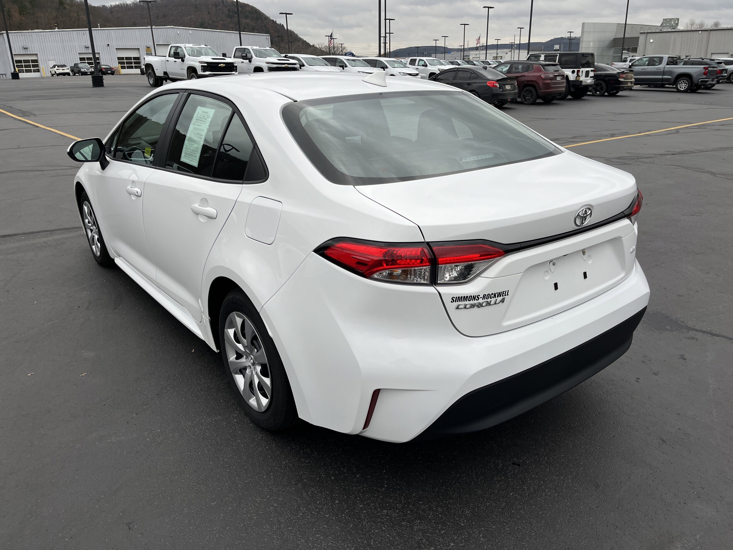 2025 Toyota Corolla LE photo 3