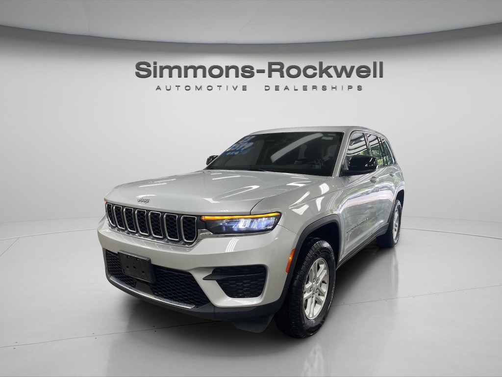 Used 2023 Jeep Grand Cherokee Laredo SUV