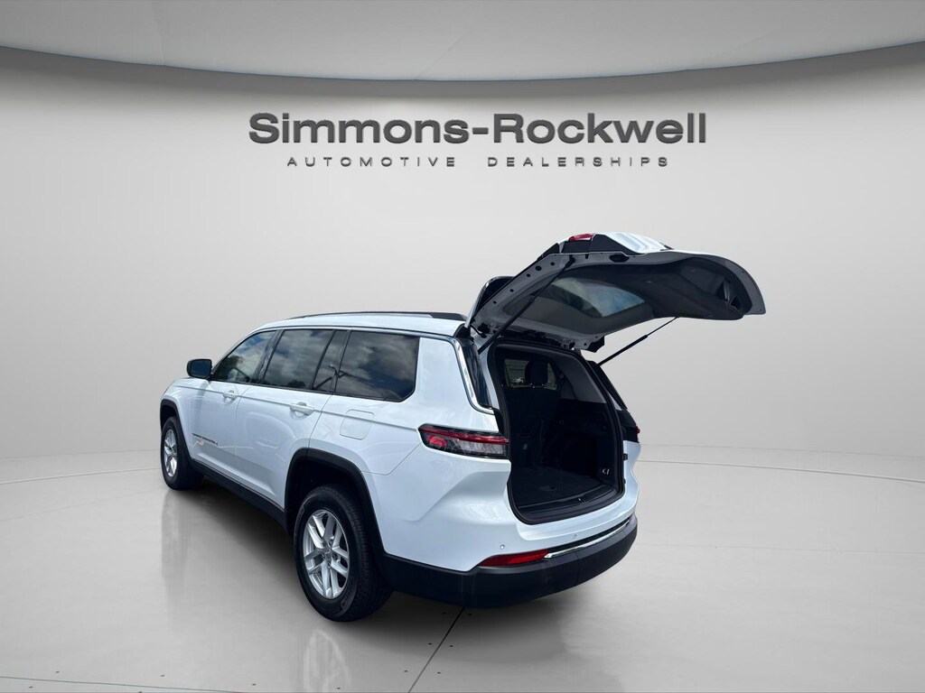 Used 2023 Jeep Grand Cherokee Laredo SUV