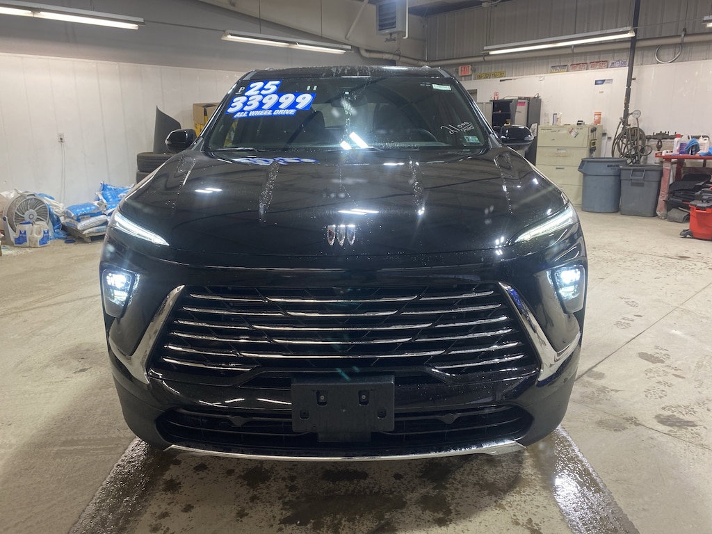 Used 2025 Buick Enclave Preferred SUV