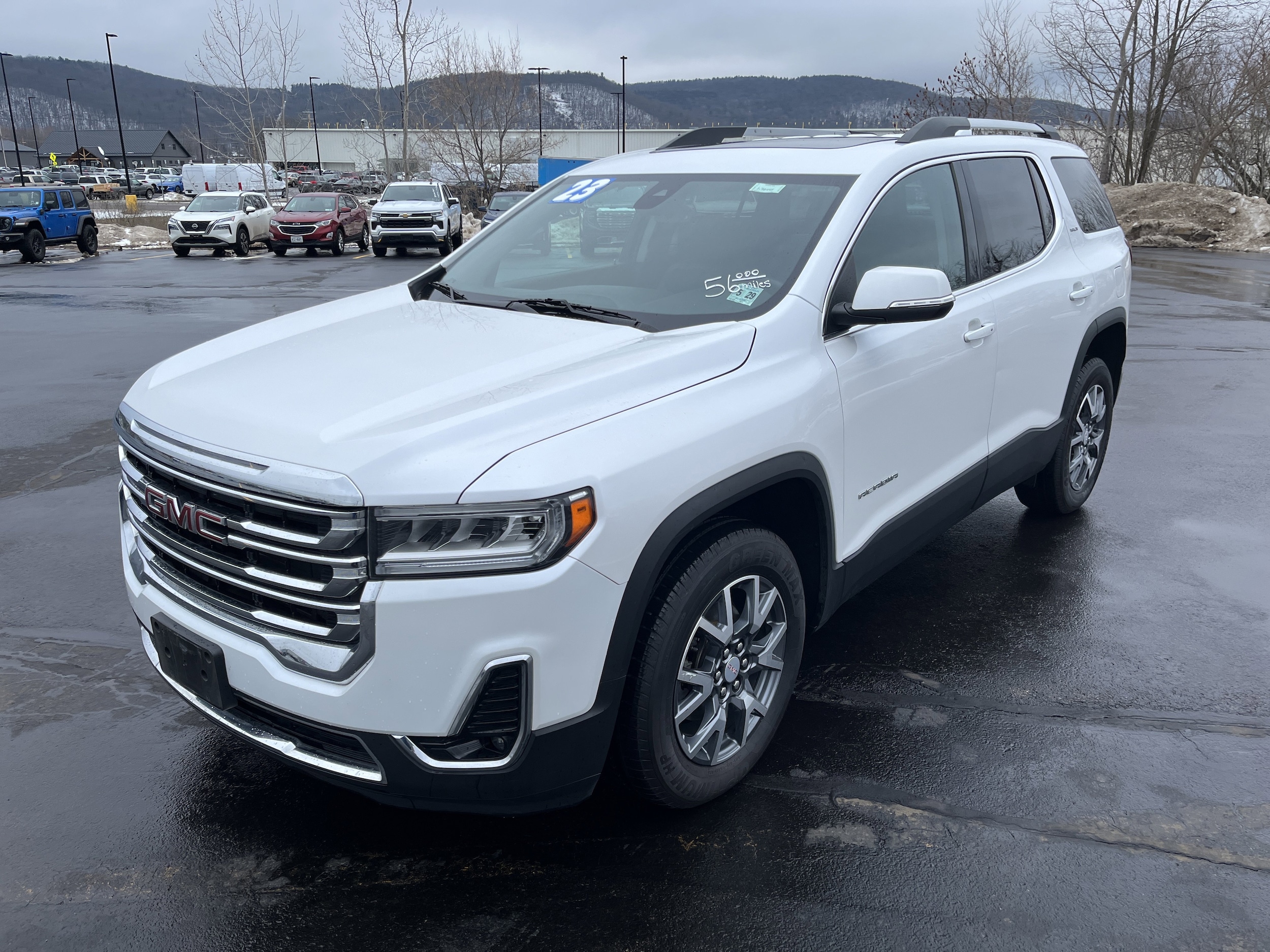 2023 GMC Acadia SLT's photo