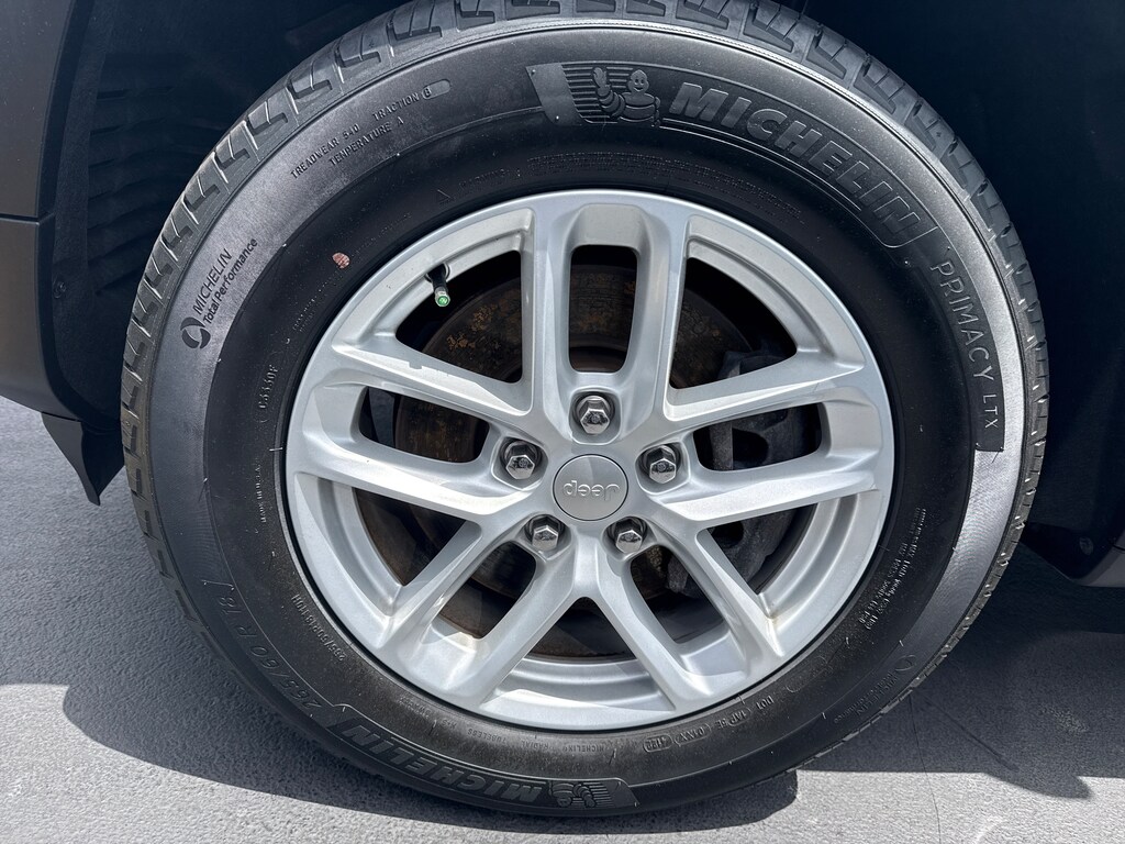 Used 2023 Jeep Grand Cherokee Laredo SUV
