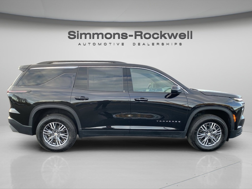 Used 2025 Chevrolet Traverse AWD LT SUV