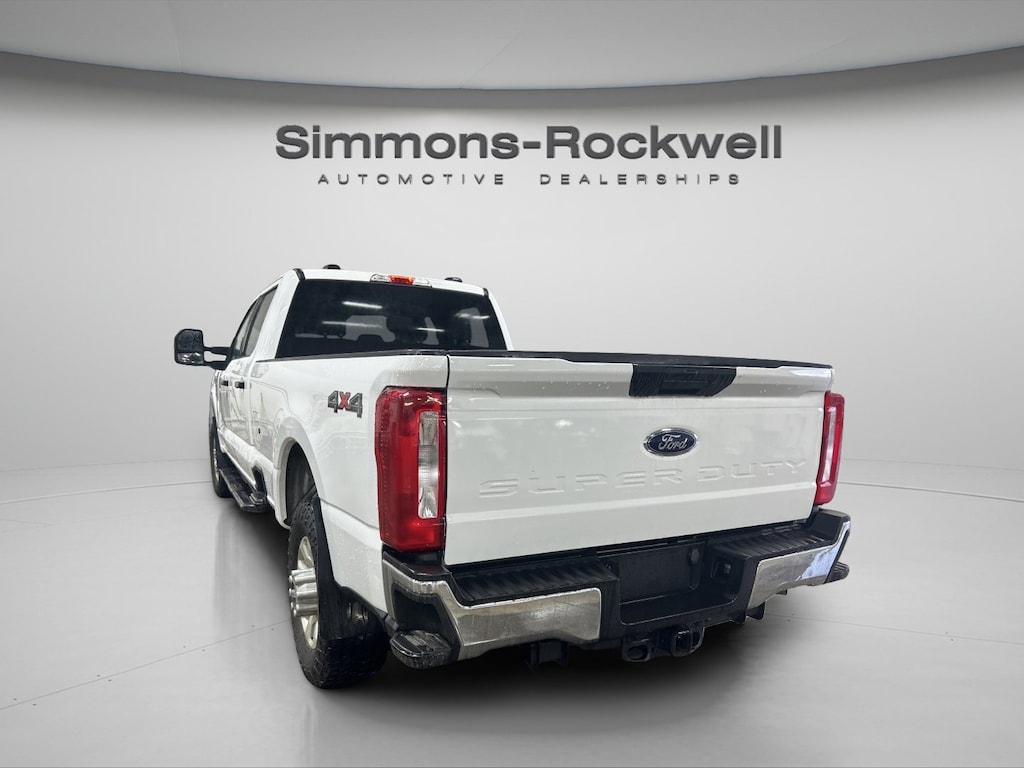 Used 2023 Ford F-250 XLT Truck Crew Cab