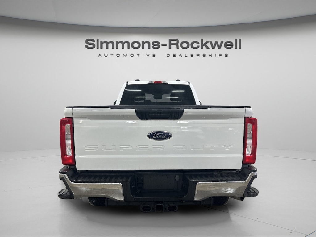 Used 2023 Ford F-250 XLT Truck Crew Cab