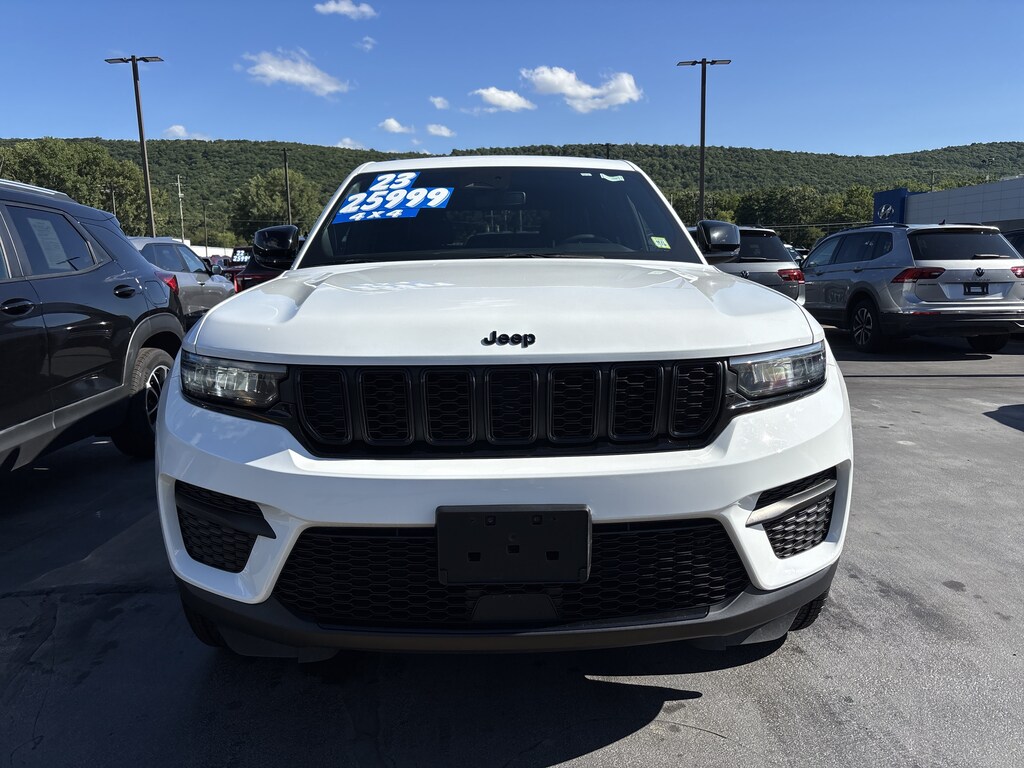 Used 2023 Jeep Grand Cherokee Altitude SUV