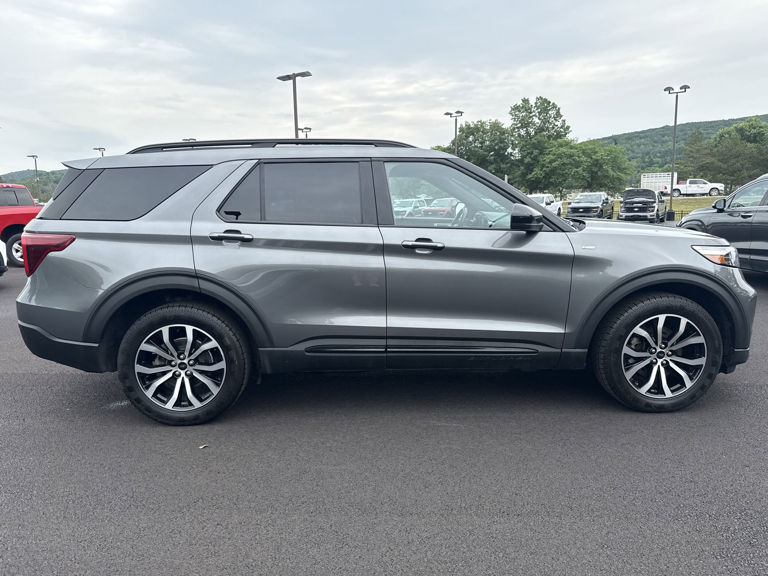 2023 Ford Explorer ST-Line photo 3