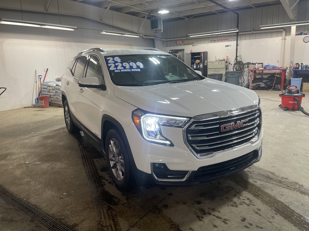 Used 2024 GMC Terrain SLT SUV