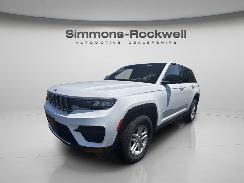 Used 2023 Jeep Grand Cherokee Laredo SUV