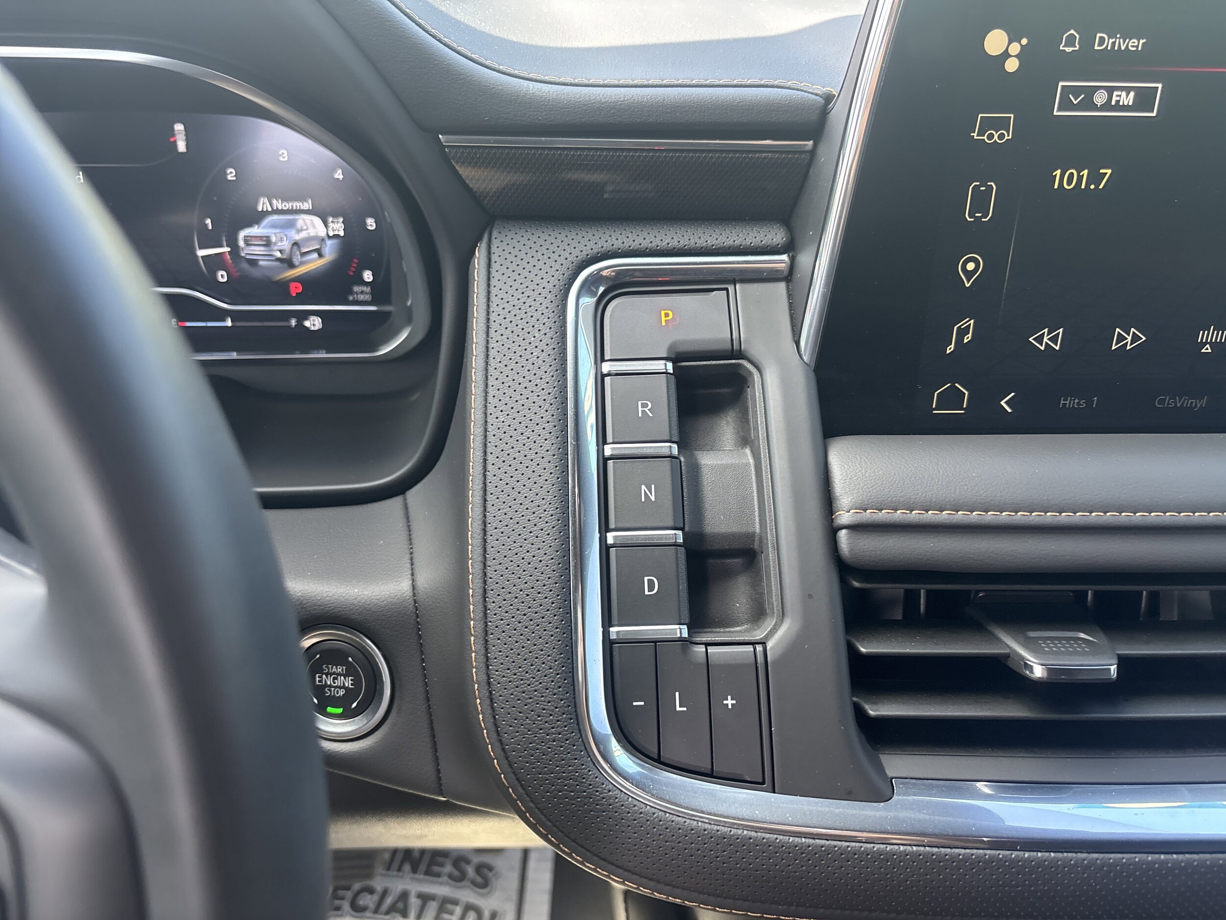2024 Gmc Yukon AT4 photo 3