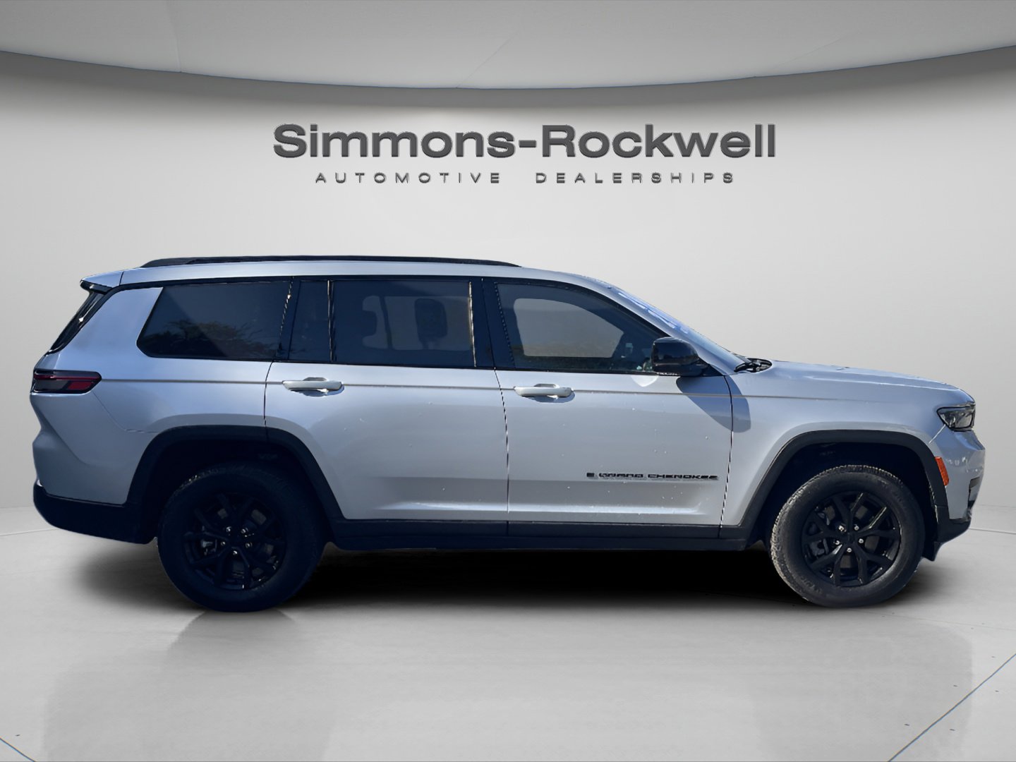 2024 Jeep Grand Cherokee Altitude photo 2