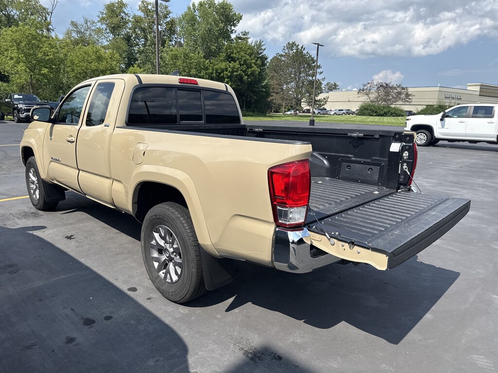 Used 2016 Toyota Tacoma Truck Access Cab
