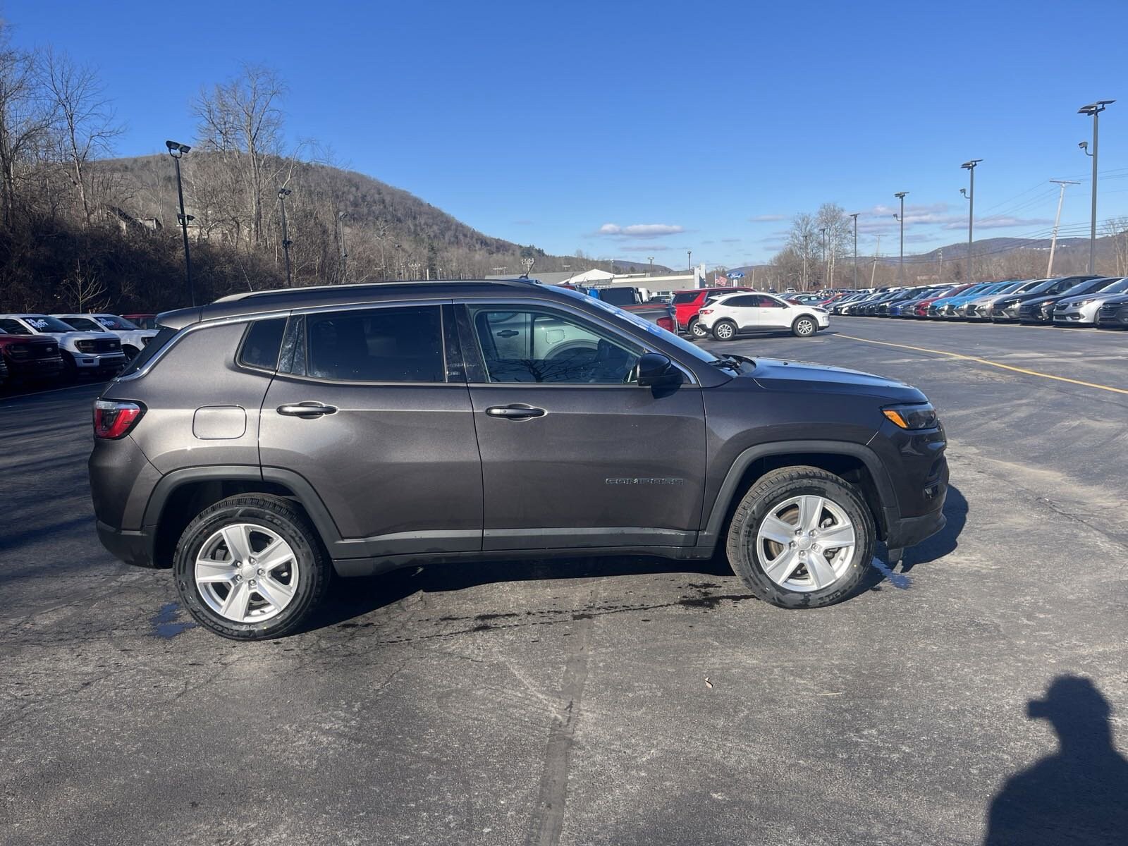 2022 Jeep Compass Latitude photo 3