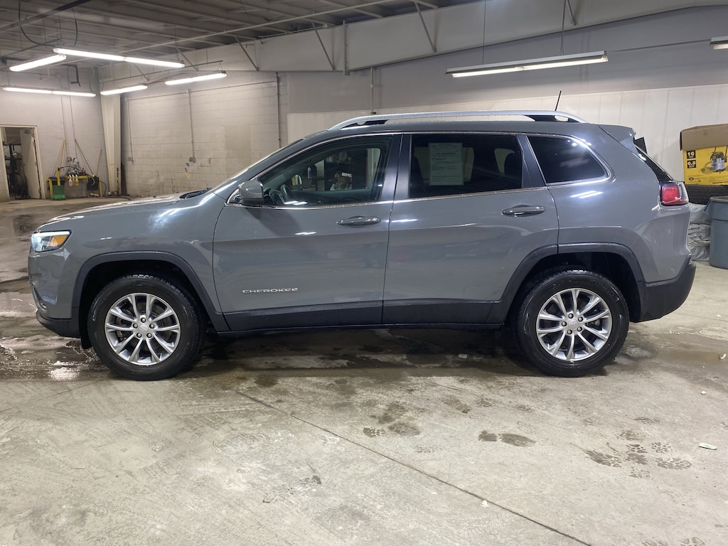 Used 2021 Jeep Cherokee Latitude Plus SUV