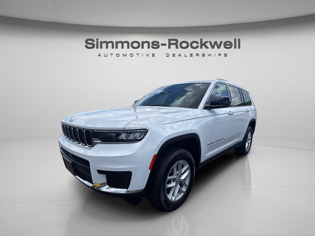 Used 2023 Jeep Grand Cherokee Laredo SUV