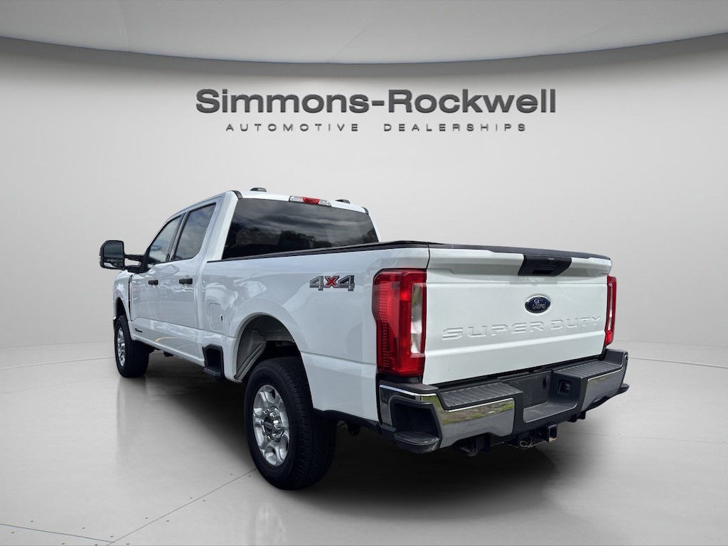 Used 2025 Ford F-250 XLT Truck Crew Cab