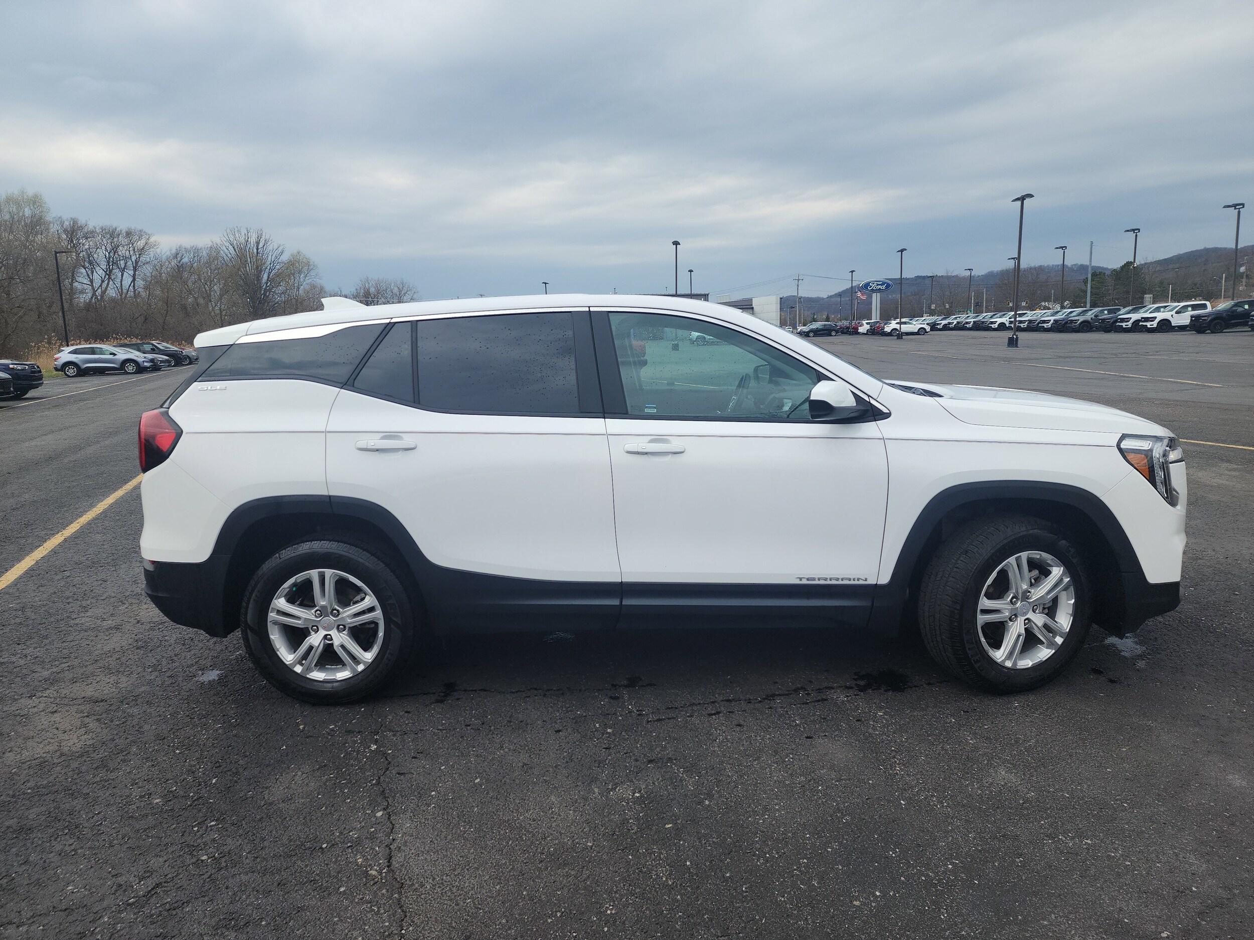 2022 Gmc Terrain SLE photo 2