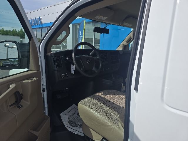 2025 GMC Savana Cargo Work Van - Photo 10