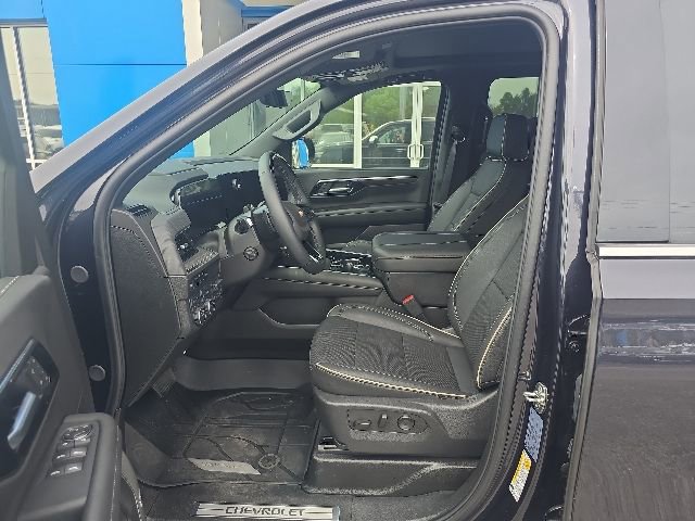 2025 Chevrolet Suburban Premier - Photo 9