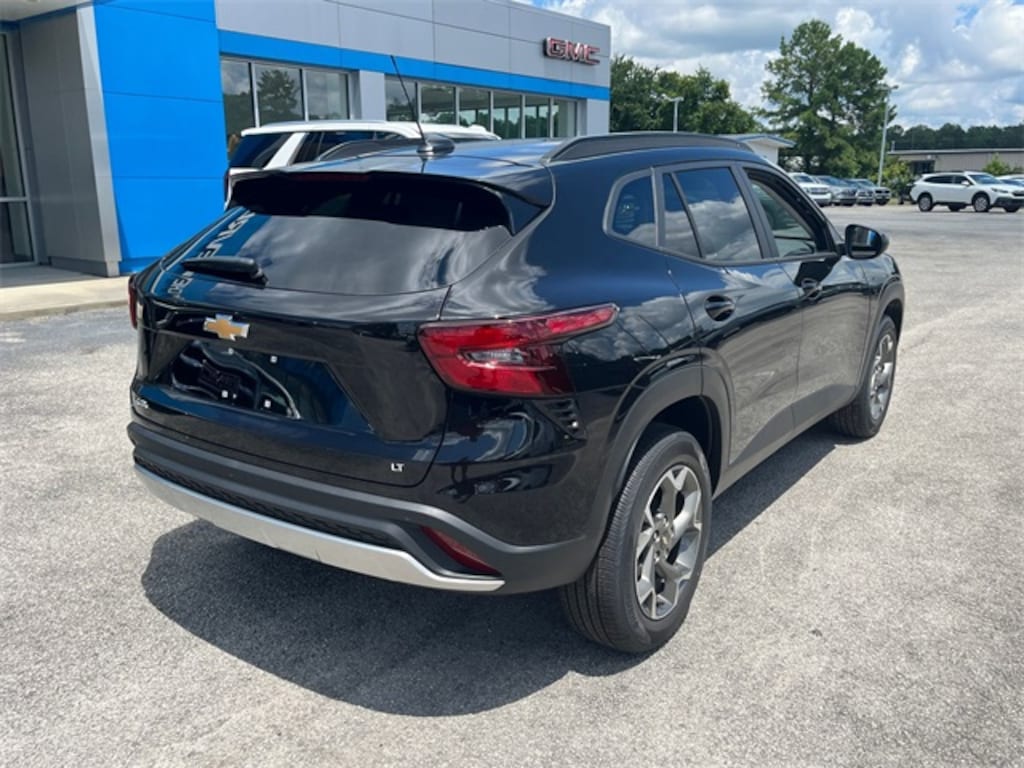 New 2025 Chevrolet Trax LT SUV