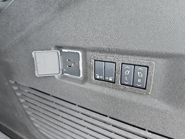 2025 Chevrolet Suburban Premier - Photo 39
