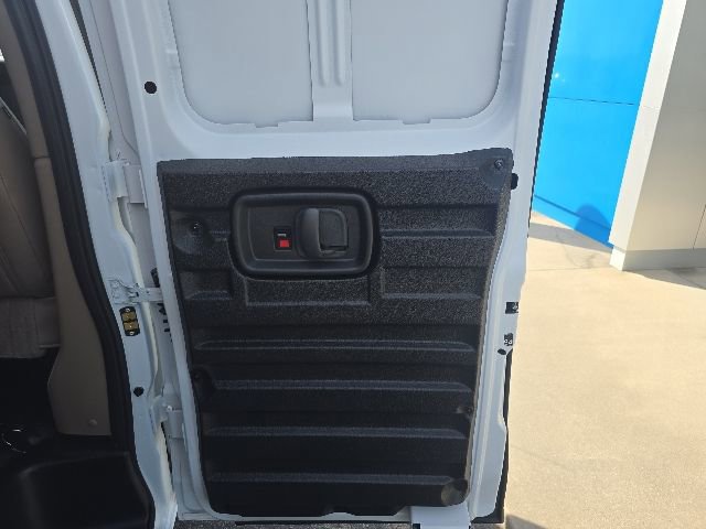 2025 GMC Savana Cargo Work Van - Photo 33