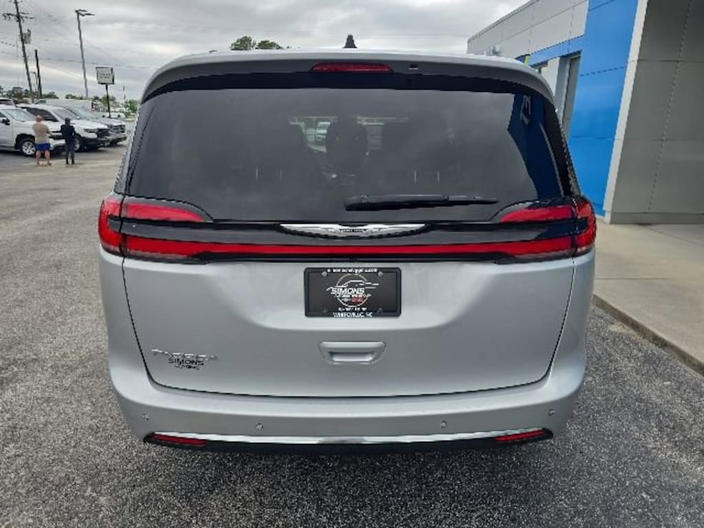 Used 2024 Chrysler Pacifica Touring L