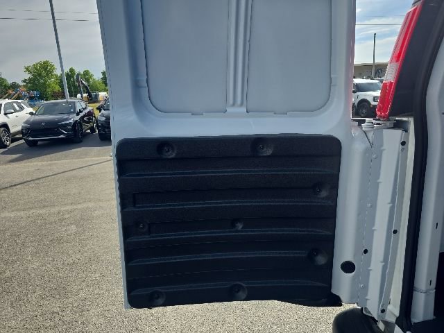 2025 GMC Savana Cargo Work Van - Photo 25