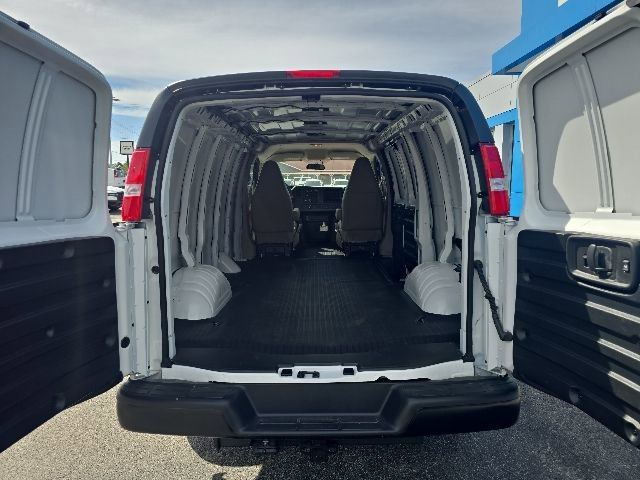 2025 GMC Savana Cargo Work Van - Photo 22