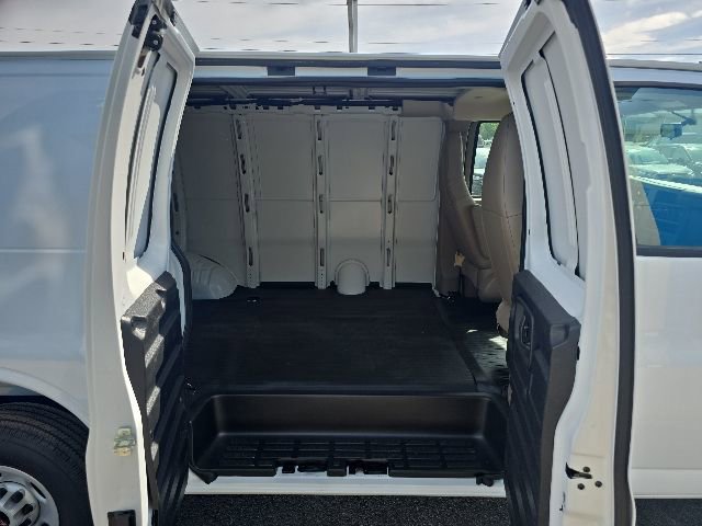 2025 GMC Savana Cargo Work Van - Photo 30