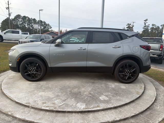 2025 Chevrolet Blazer 2LT photo 2