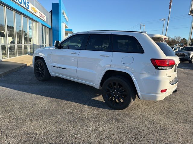 2017 Jeep Grand Cherokee Altitude photo 3